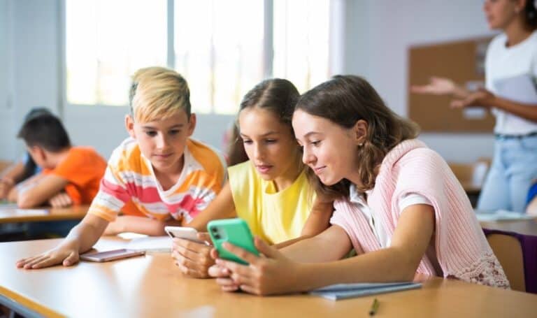 Geen smartphones meer in de lagere school