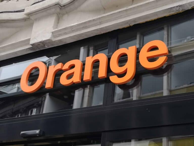 Orange schrapt merknaam VOO