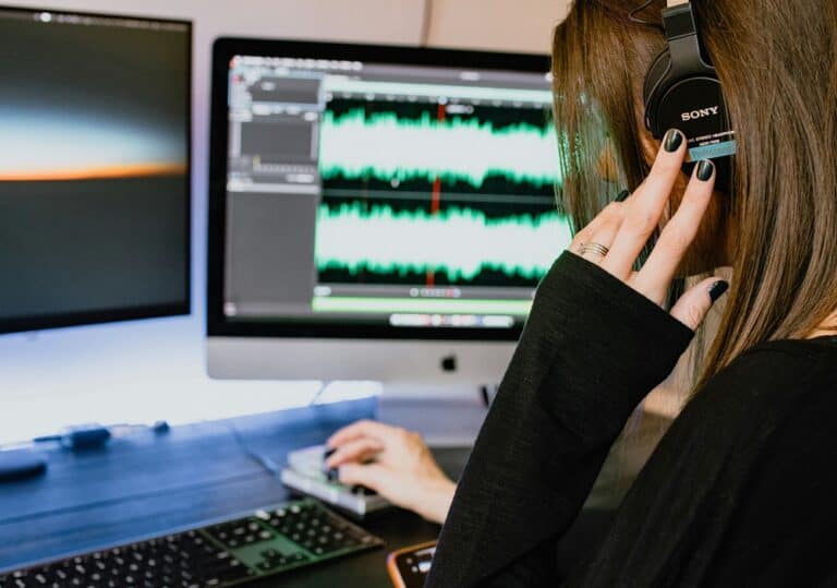 AI-dienst NotebookLM van Google biedt nu ook samenvattingen van audio