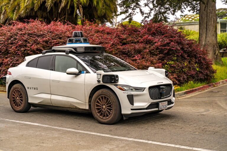 Waymo en Toyota tekenen contract om zelfrijdende auto’s te ontwikkelen