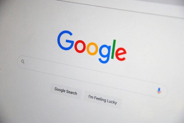 Grote veranderingen in Google Search: klikken dalen met 30 procent door AI Overviews