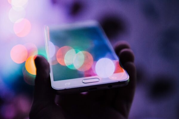 Qi2 25W draadloos opladen komt naar iPhones en Android-toestellen