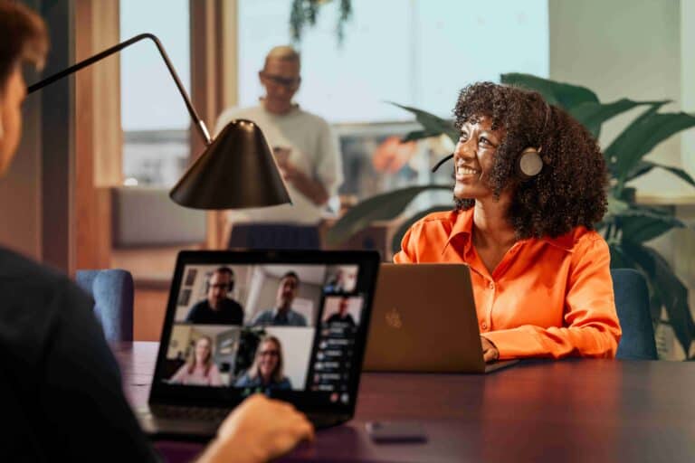 Dstny lanceert AI-voicebot voor Belgische KMO’s