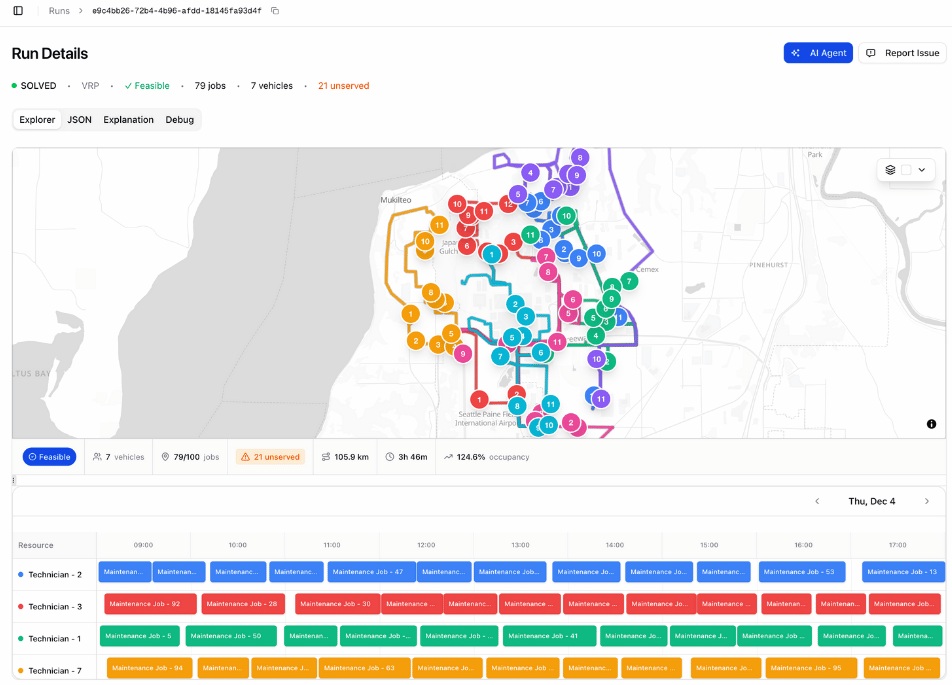 Screenshot van een dashboard voor routeoptimalisatie in Quickbase, na de overname van Solvice, met een kleurgecodeerde kaart met genummerde stops en daaronder een tijdlijnschema voor zeven voertuigen en meerdere opdrachten.