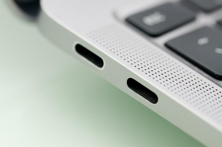 Opladen van laptop via USB-C vanaf nu verplicht voor alle nieuwe laptops in Europa