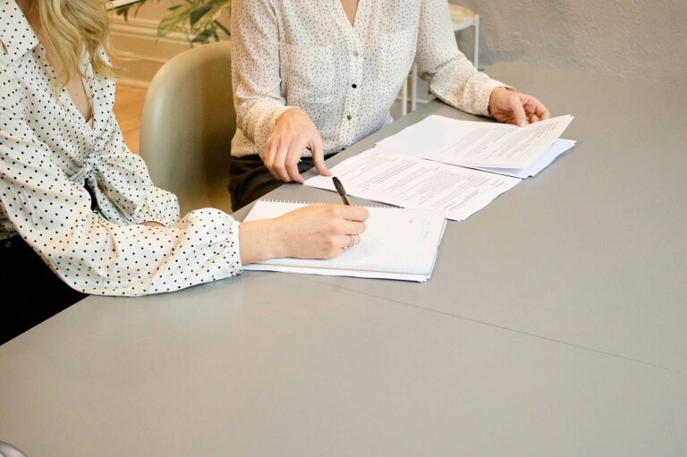 PwC gaat tienduizenden medewerkers trainen in AI