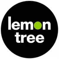 Logo met de woorden "lemon tree" in witte kleine letters op een zwarte cirkel; de "o" in "lemon" wordt weergegeven door een groene stip.