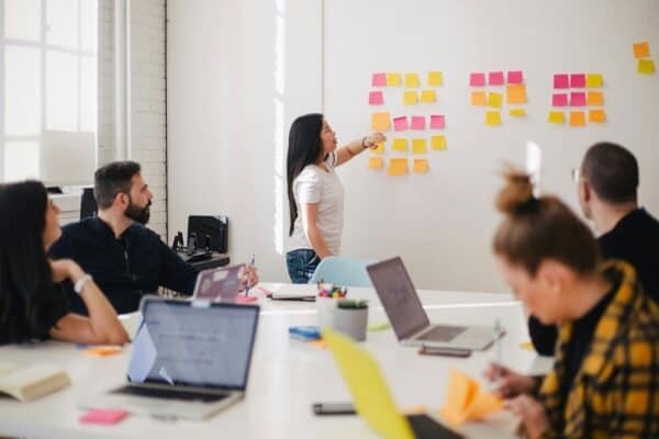 Adobe en LinkedIn starten wereldwijd AI-programma voor marketeers