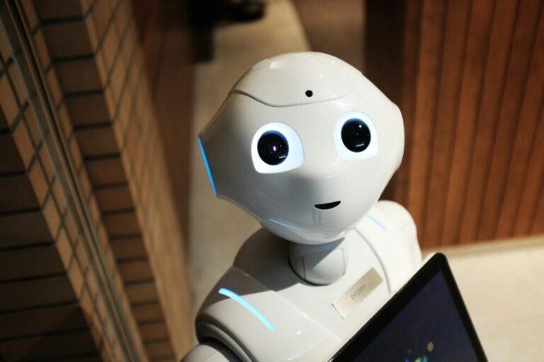 Amazon zet AI-robot in bij Europese magazijnen
