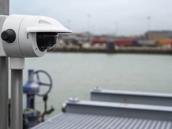 Axis lanceert 4G/5G-back­box voor camera’s op afgelegen locaties