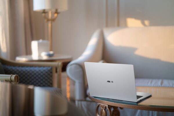 ASUS ExpertBook A7 slaat brug tussen consumer en professional